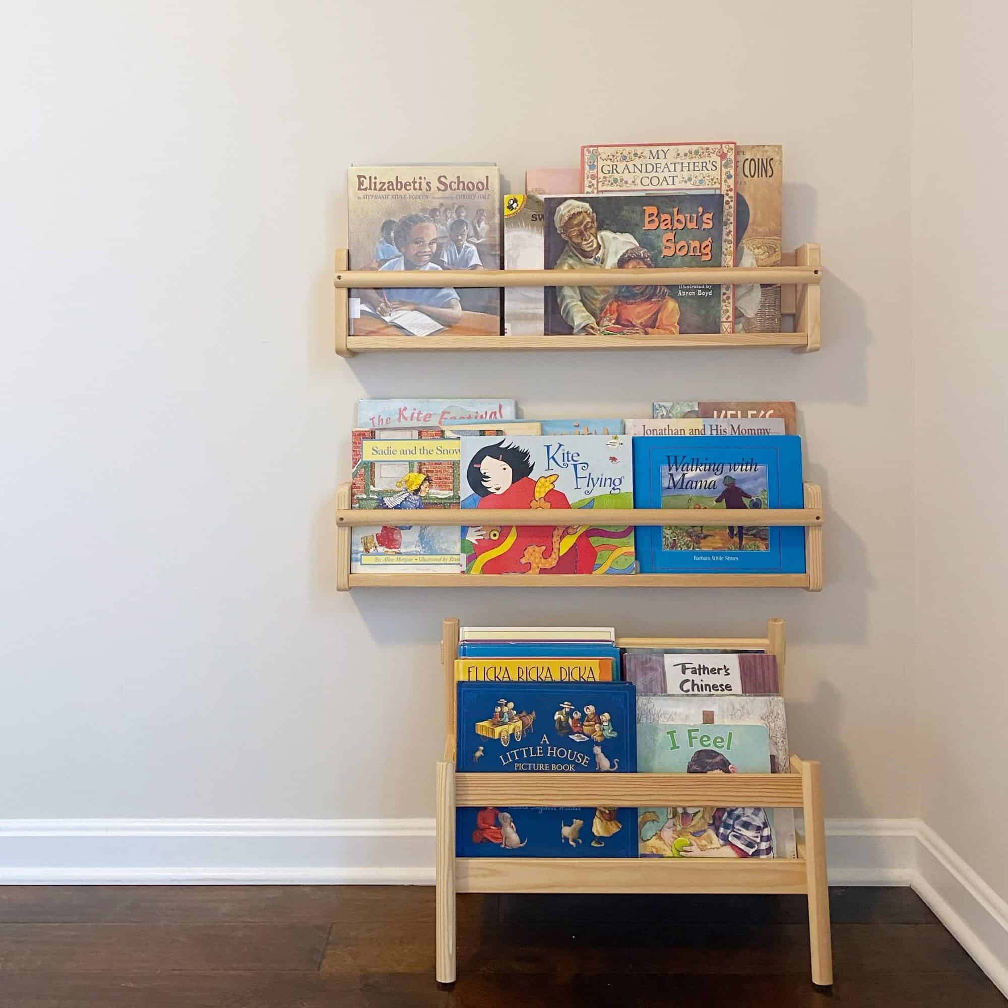 A Montessori-friendly reading nook for kids makes books easily accessible. Here, two IKEA FLISAT wall-racks and an IKEA FLISAT book bin were used in a corner of a bedroom. #montessoriathome #booknook #readingnook 