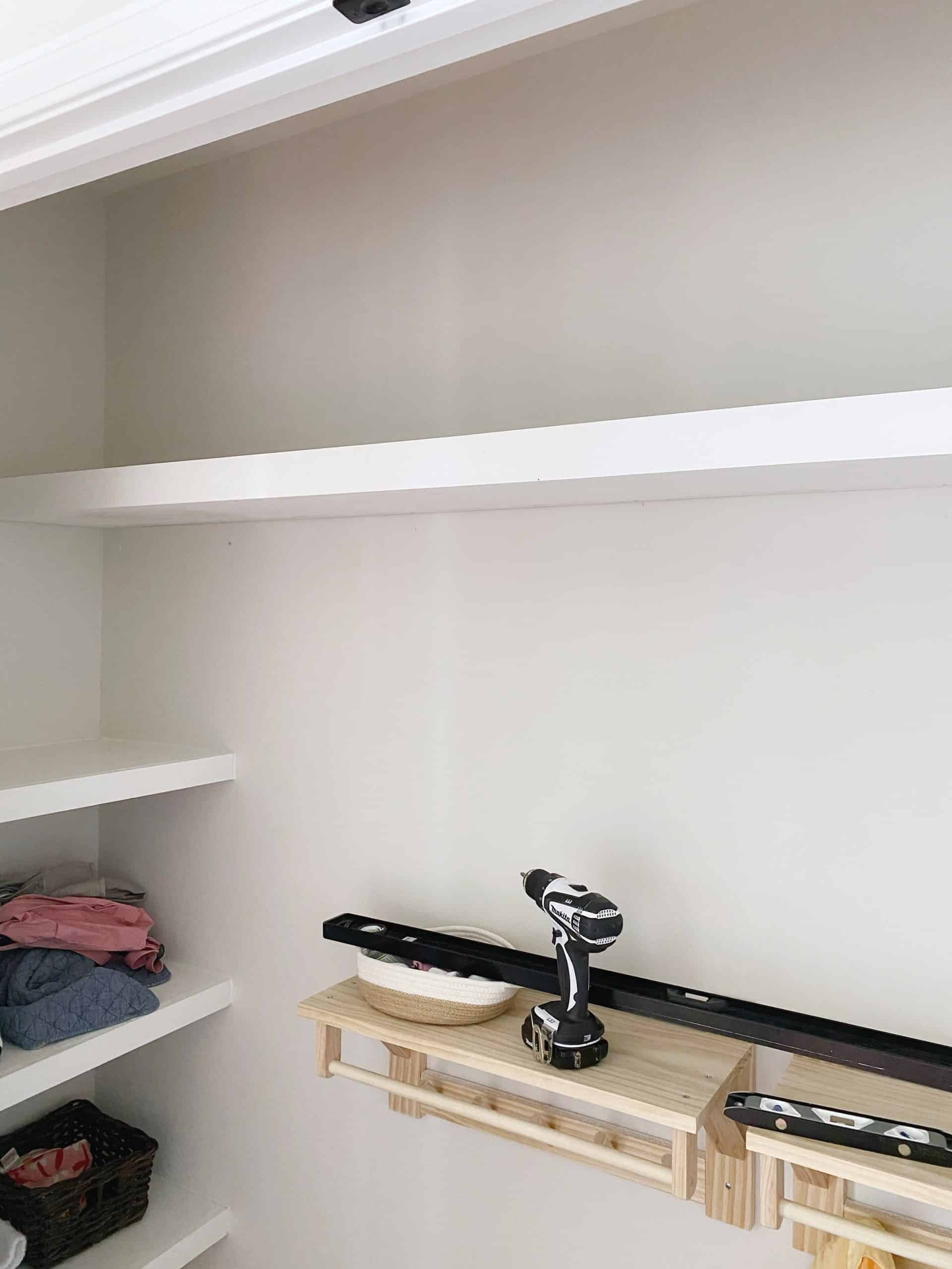 Make the most of your closet space by installing custom floating shelving. Learn more about this beginner-friendly DIY project at www.freeandunfettered.com. #homeorganization #closetorganization #diyshelf #diyhome #modernhome 