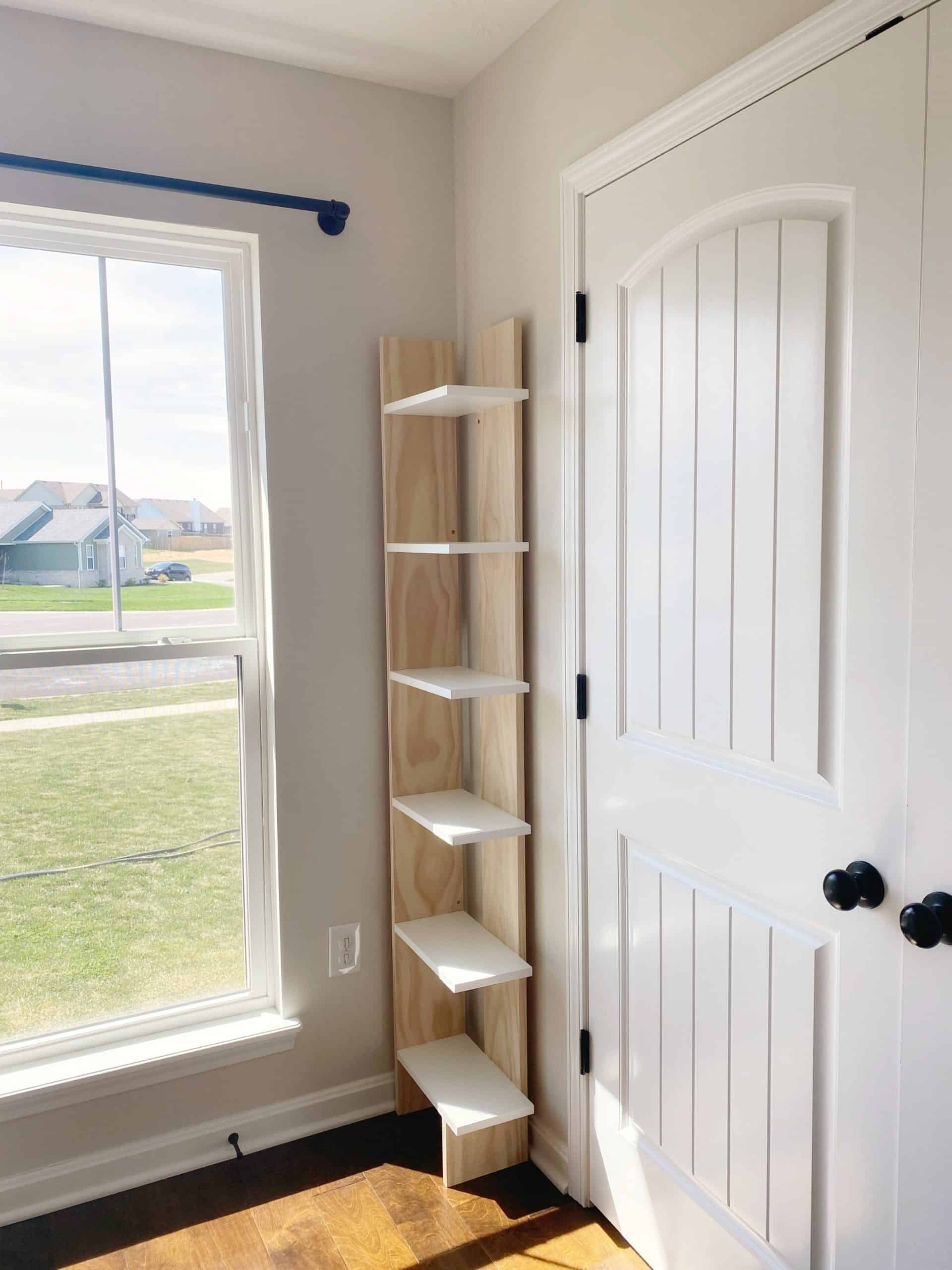 Turn into unused corner into a functional storage space with this easy-to-build and budget-friendly bookcase! You can build it in a day for just $60 dollars. See the complete tutorial at www.freeandunfettered.com. It's perfect for small space living! #diy #bookcase #bookstorage #diyfurniture #modernhome #homeorganization #storageandorganization #diyproject #budgetfriendlydecor #smallspaceliving