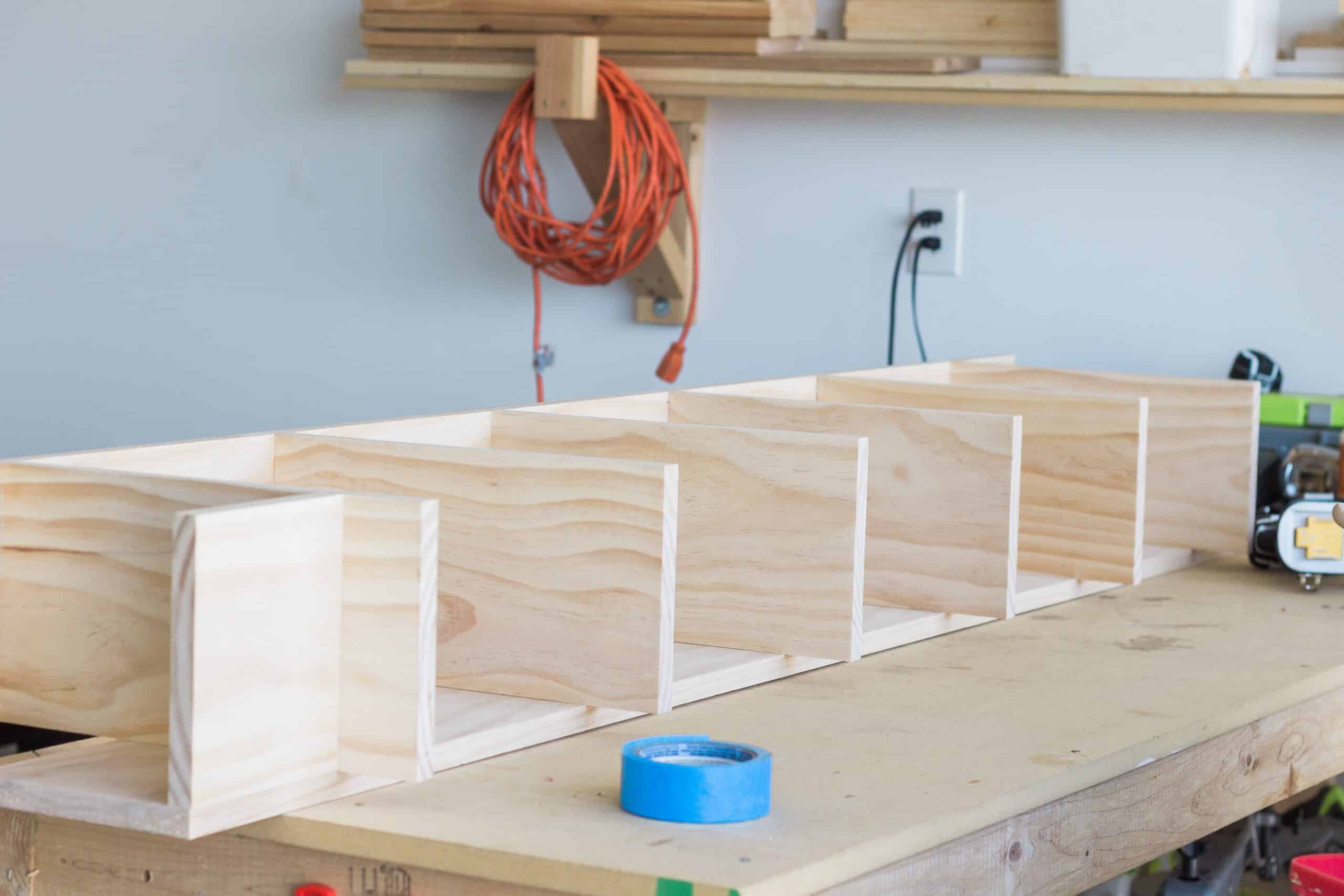 Learn how to build a simple corner bookcase for just $60 dollars! It's a perfect addition to an unused corner. See the complete tutorial at www.freeandunfettered.com. #modernhome #bookcase #diyproject #diyhome #homedecor #bookshelf #homeorganization #bookstorage  