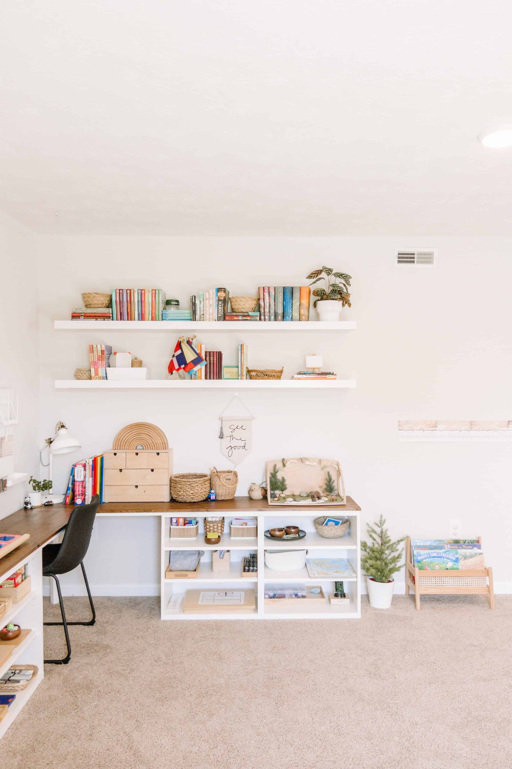 10 Organizational Hacks For Homeschool Rooms 